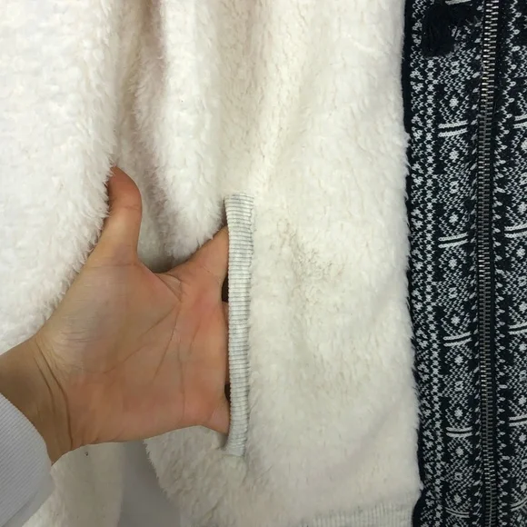 AE American Eagle Sherpa Zip Up Hoodie - Picture 4 of 8